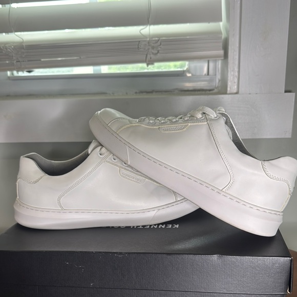 Kenneth Cole White Sneakers Sleek Design Casual - Picture 3 of 8